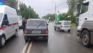 На Московском шоссе автомобиль ГБР сбил женщину