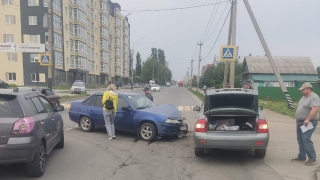 В столкновении с иномаркой пострадали пассажирки "Приоры"