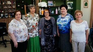 "Хорошие люди" устроили День красоты для саратовских пенсионерок