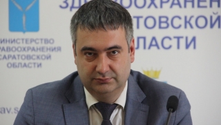 Замминистра о покурившем вейп подростке: "Поражены легкие и сердце"