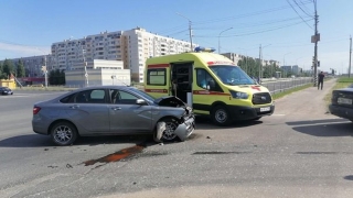В столкновении "Акцента" и "Весты" пострадали три пассажира
