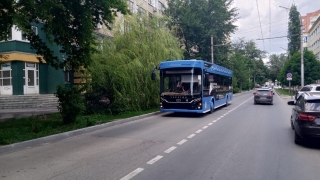 Пассажирка упала в троллейбусе и оказалась в больнице