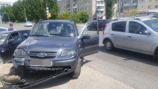 В столкновении "Нивы" и "Приоры" пострадал полуторагодовалый ребенок