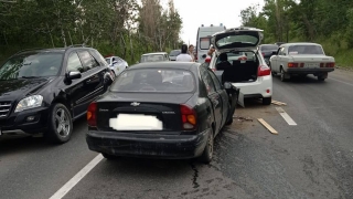 В массовом ДТП на Ново-Астраханском шоссе пострадали два человека