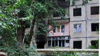 "И это не предел". Саратовцы просят хотя бы огородить аварийный дом