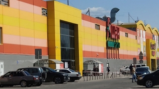 В Саратове вновь эвакуируют торговые центры