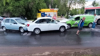Массовое ДТП в Ленинском районе: столкнулись четыре авто, есть пострадавшие