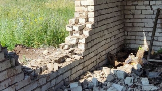 В Саратовской области на игравших детей упала кирпичная стена