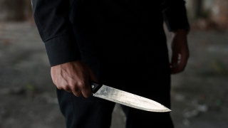 В Энгельсе разбойник с ножом пытался отнять сумки у женщин. Получилось один раз