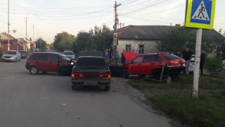 В тройном ДТП пострадал водитель "девятки"