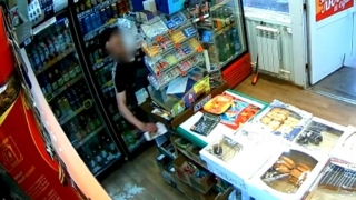 Саратовец зашел в магазин на проспекте и спокойно унес выручку. Видео