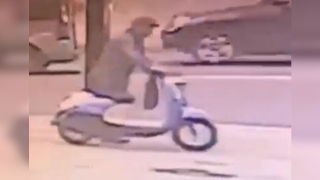 В центре Саратова украли оставленный на 20 минут мопед. Видео