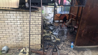 В Гагаринском районе пожарные тушили мансарду дома
