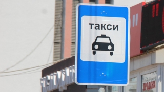 В Саратове таксиста затолкали в подвал и вымогали у него деньги и машину