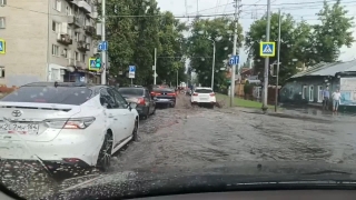 Саратов накрыл короткий "тропический" ливень