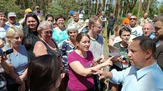 Страсти по глэмпинг-парку. На народном сходе от главы района потребовали ответов о приватизации леса