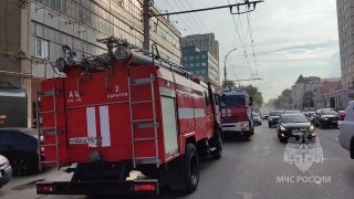 Саратовские пожарные выезжали на территорию бывшего завода на Чернышевского