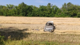 "Приора" слетела с дороги и опрокинулась. Водитель погиб