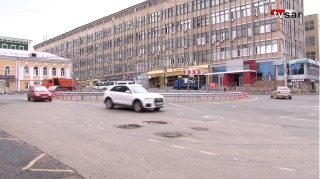Саратов в кольцах. Автомобилисты просят о благоустройстве "круга" на улице Радищева