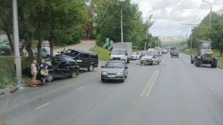 На Московском шоссе не разъехались три авто. Есть пострадавшие
