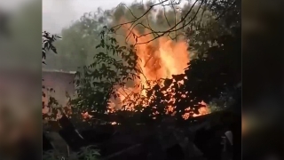 В Саратове пожарные тушили четыре сарая и гараж