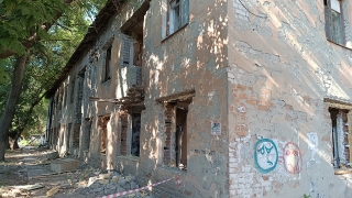 "Может произойти непоправимое". Саратовцы просят снести аварийный дом