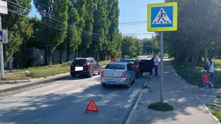 В Ленинском районе иномарка сбила женщину и маленького мальчика