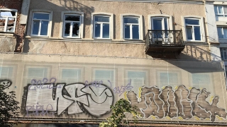 Граффити на "России". Саратовские чиновники заявили о "порче муниципального имущества"