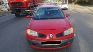 За день автомобили сбили двух саратовских подростков и парня