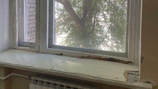 В саратовской школе на второклассника рухнула оконная рама