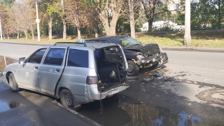 В Ленинском районе не разъехались легковушки. Два человека в больнице