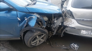 В Энгельсе после тройного ДТП госпитализировали молодую женщину