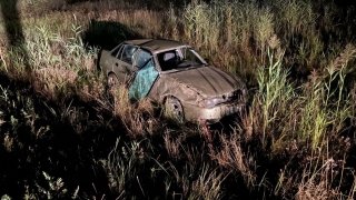 В Саратове водитель опрокинул "Нексию" в кювет и оказался в больнице