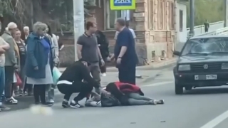 В центре Саратова иномарка сбила женщину на переходе
