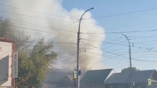 В центре Саратова горит двухэтажный дом