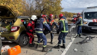 В аварии на Кумысной поляне пострадали четверо. Одна женщина в тяжелом состоянии