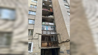 Ночью пожарные эвакуировали из горящих девятиэтажек 27 жильцов