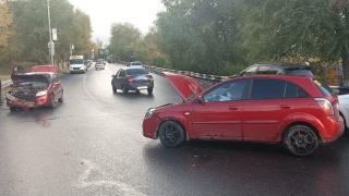 Возле кожвендиспансера водитель иномарки протаранила "Гранту"
