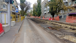 "Легкое метро" в Саратове. Началась укладка основания рельсов, появился новый вагончик