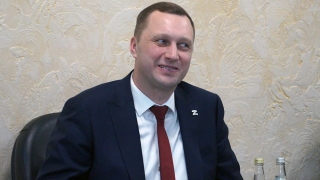 Роман Бусаргин обязал увеличить среднюю зарплату саратовских бюджетников