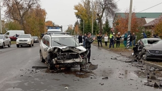 На Коммунистической встретились "Мазда" и "Субару". Есть пострадавшие