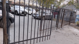 Жители частного сектора в Кировском районе: "ТСЖ закрыло проезд к нашим домам"