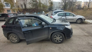 В Солнечном кроссовер припечатал велосипедиста к припаркованной иномарке