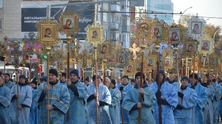По улице Чернышевского проходит крестный ход