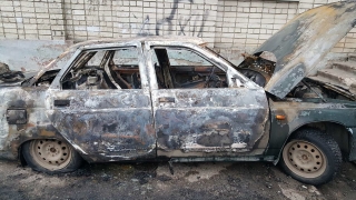 В балаковском дворе горела "десятка". Ее потушили до приезда пожарных