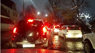 Дождичек в четверг. Улицы Саратова встали в 9-балльных пробках
