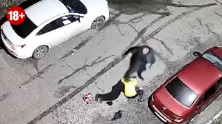 В саратовском дворе неадекватный мужчина жестоко избил семейную пару