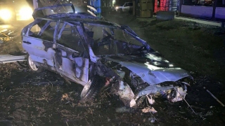 Пьяный водитель"14-й" снес остановку. Его авто полностью сгорело