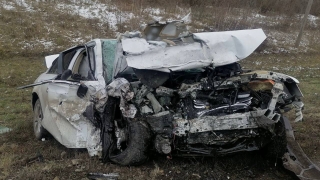 В столкновении Renault и Chrysler пострадали оба водителя