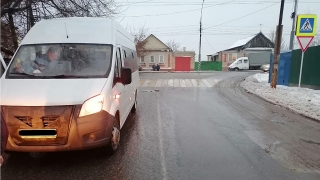 В Энгельсе "Газель" сбила на переходе двух детей